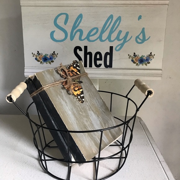 (2) Wire Baskets With Wooden Handles - Picture 5 of 10